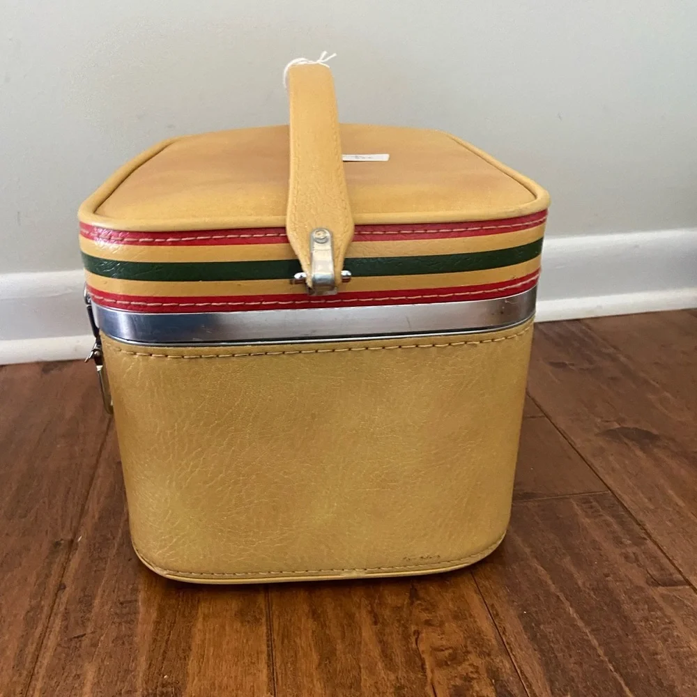 VINTAGE 1960s train case - Picture 7 of 9
